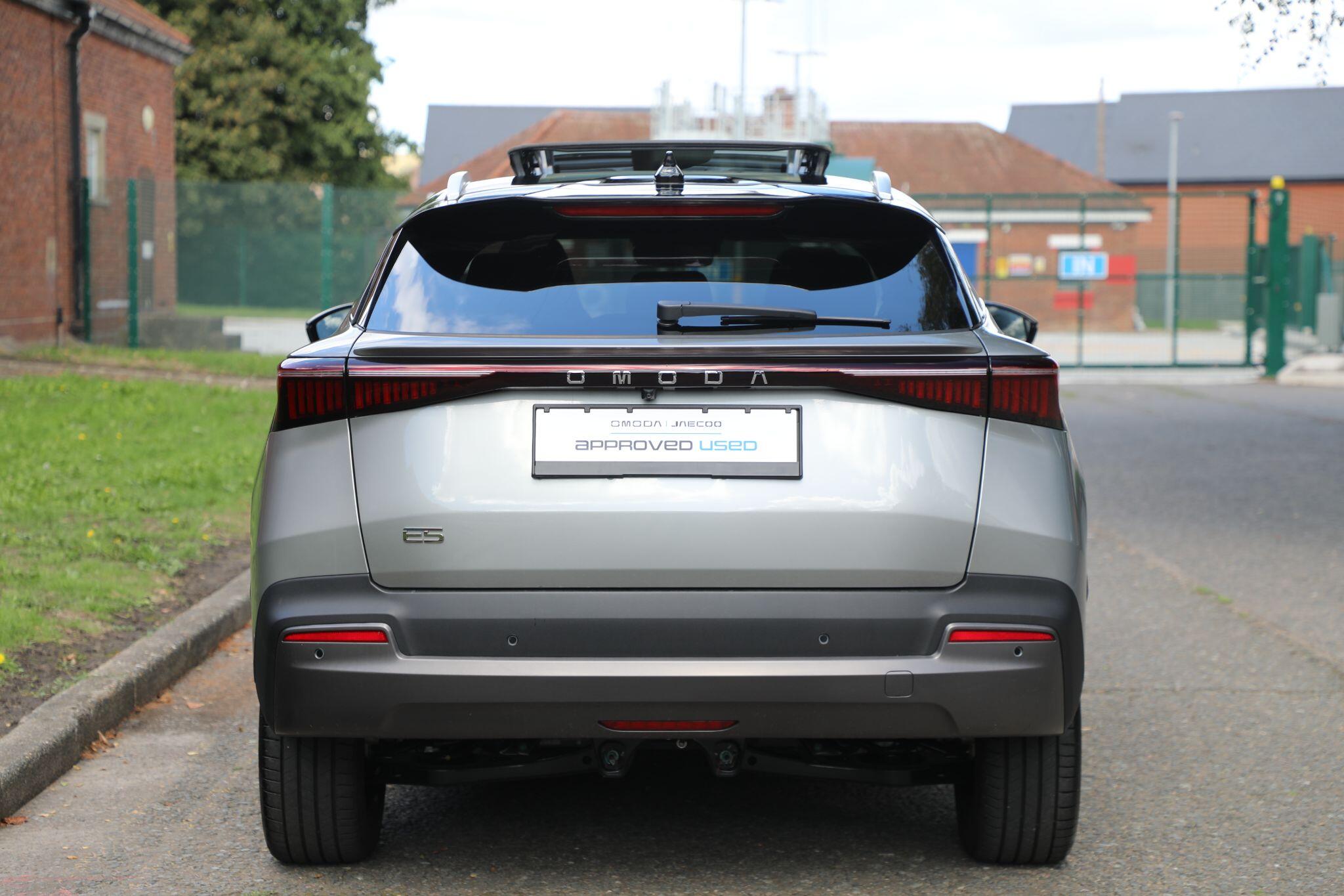 Large vehicle image